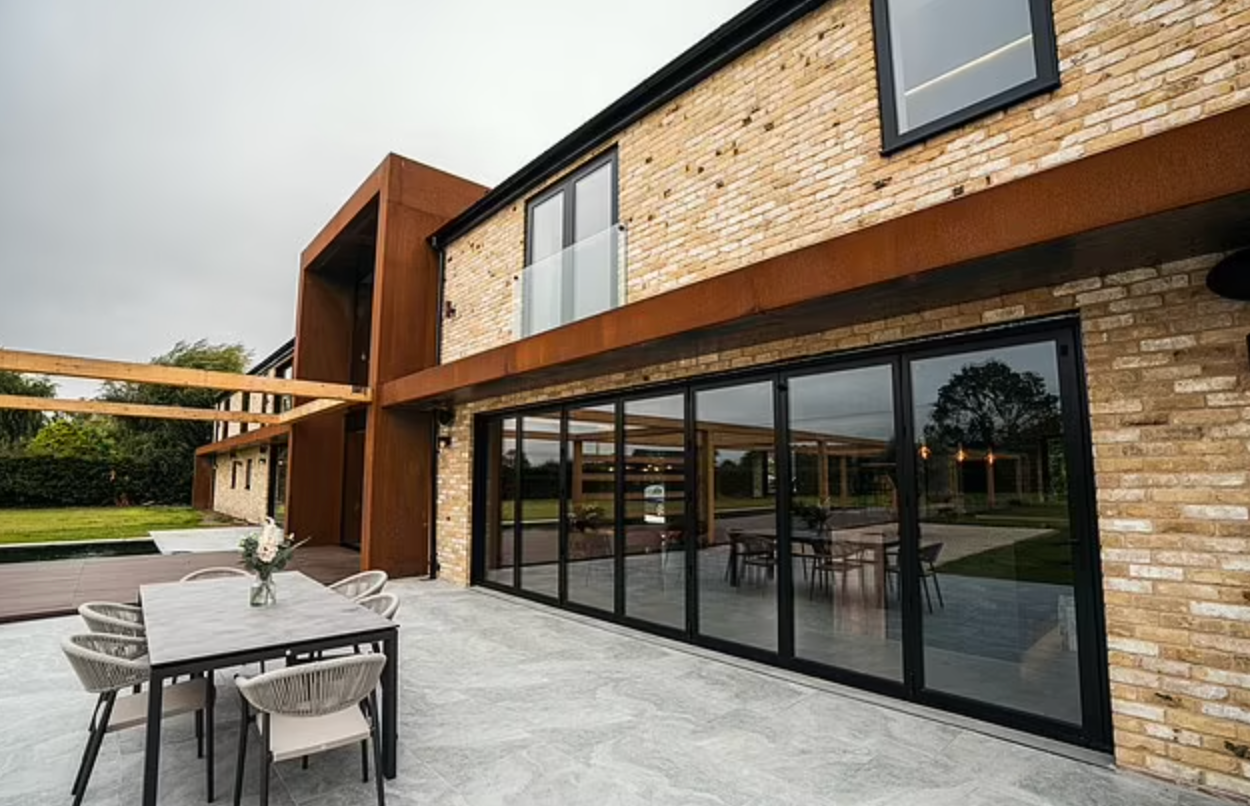 The property’s large windows flooded its interior with light.