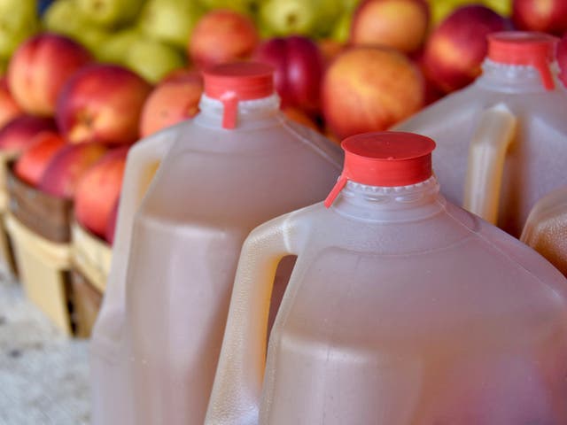 <p>Experts recommend consumers stay away from unpasteurized apple cider</p>