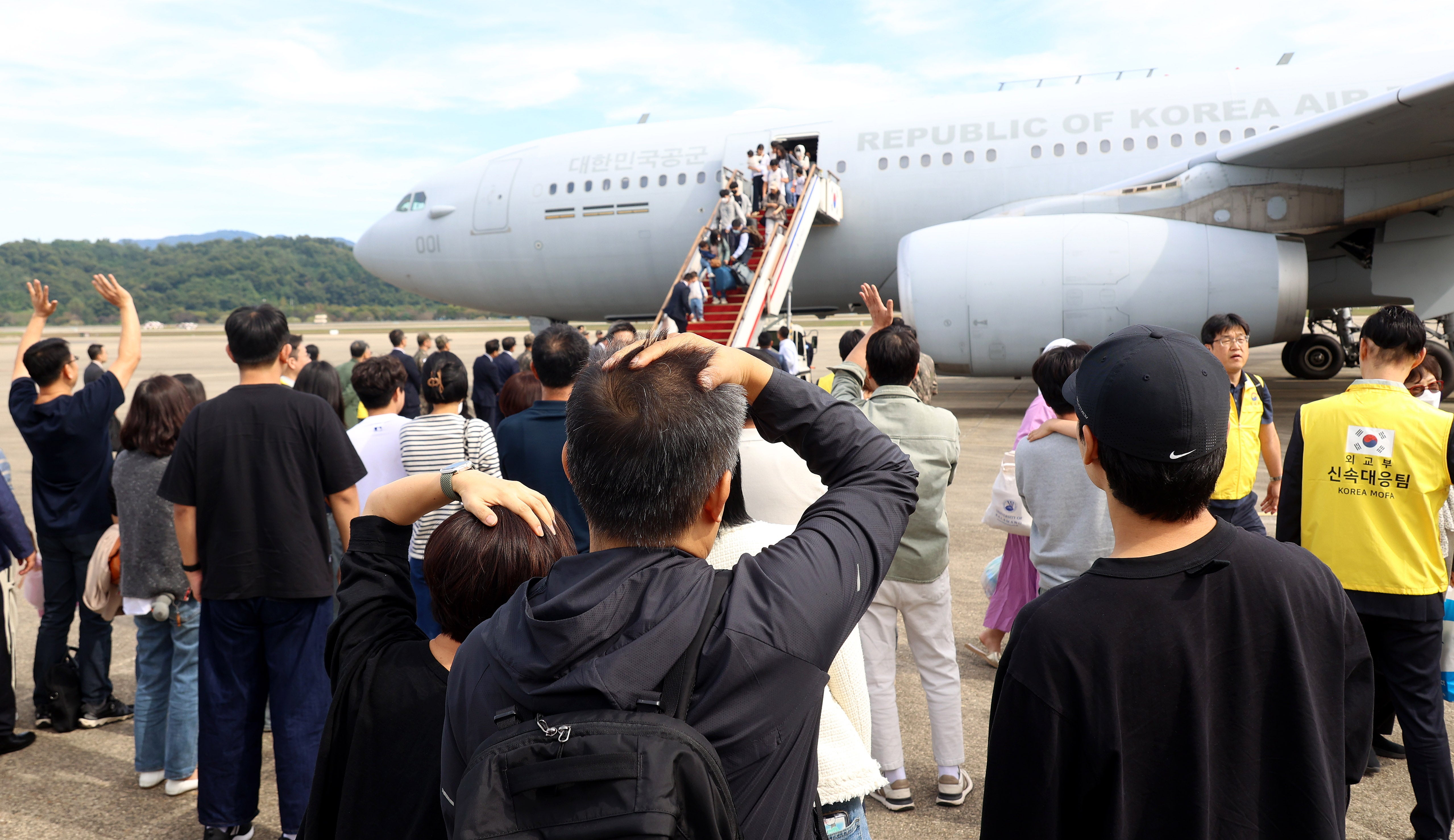 People disembark a South Korean military aircraft after arriving from Lebanon, at Seoul Air Base in Seongnam, south of Seoul, South Korea