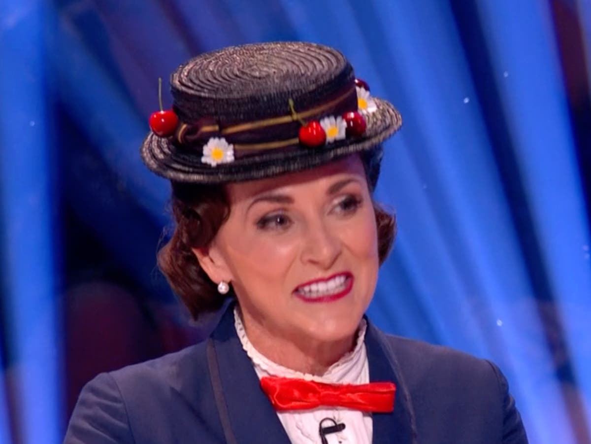 Strictly viewers left ‘distracted’ by ‘awful’ blunder behind unaware Shirley Ballas Strictly viewers left ‘distracted’ by ‘awful’ blunder behind unaware Shirley Ballas