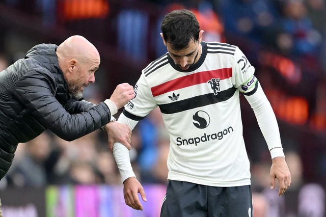 <p>Erik ten Hag gives instructions to Bruno Fernandes during the Premier League match between Aston Villa and Manchester United</p>