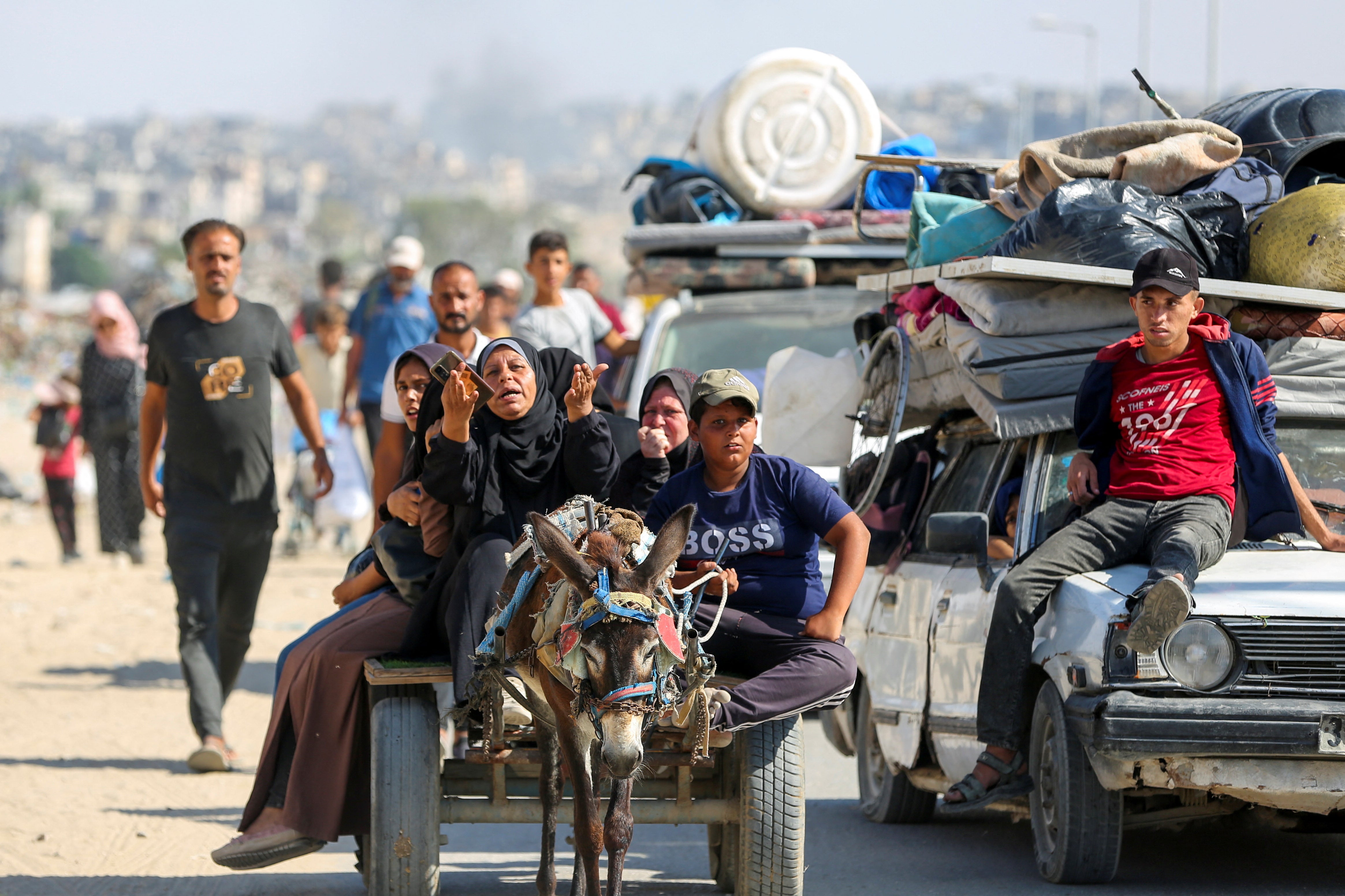 Displaced Palestinians make their way to flee areas in the eastern part of Khan Younis following an Israeli evacuation order, amid the ongoing conflict between Israel and Hamas, in Khan Younis in the southern Gaza Strip