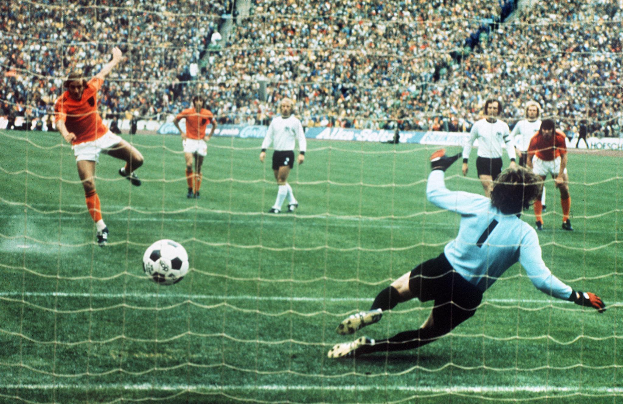 Neeskens scores a penalty against West Germany in the 1974 World Cup final