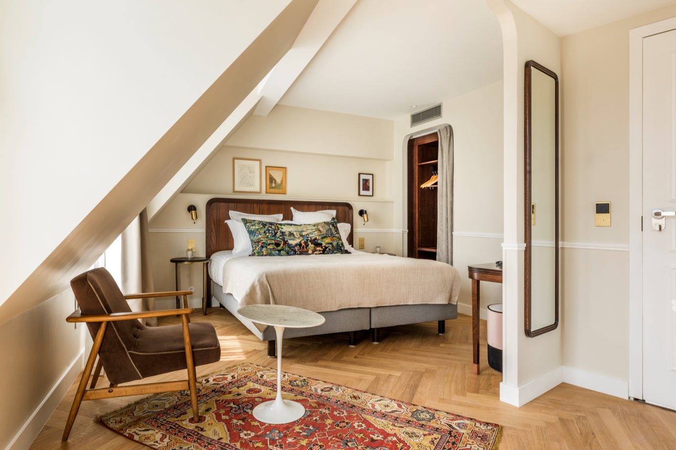 Is the Sacré-Cœur your favourite landmark rather than the Eiffel Tower? Hôtel Chamar provides rooms with the perfect view