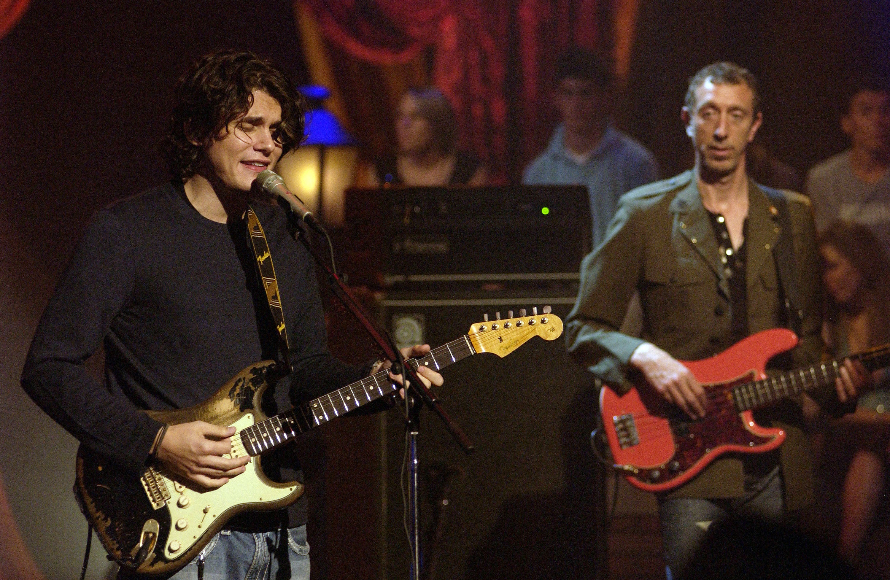 John Mayer performing with Pino Palladino on bass in Hollywood, September 2005