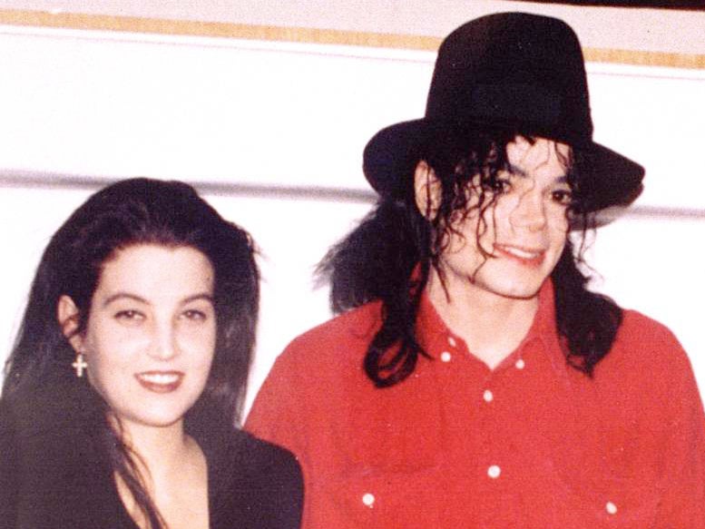 Lisa Marie Presley e Michael Jackson em agosto de 1994