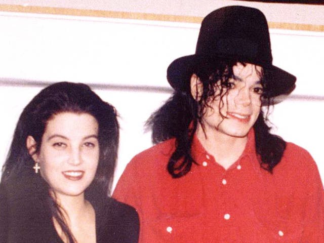 <p>Lisa Marie Presley and Michael Jackson in August 1994</p>