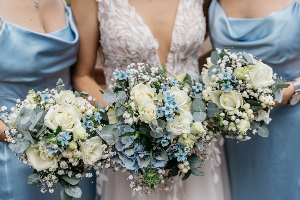 Bridesmaid defended after she refused to buy 0 bouquet for wedding