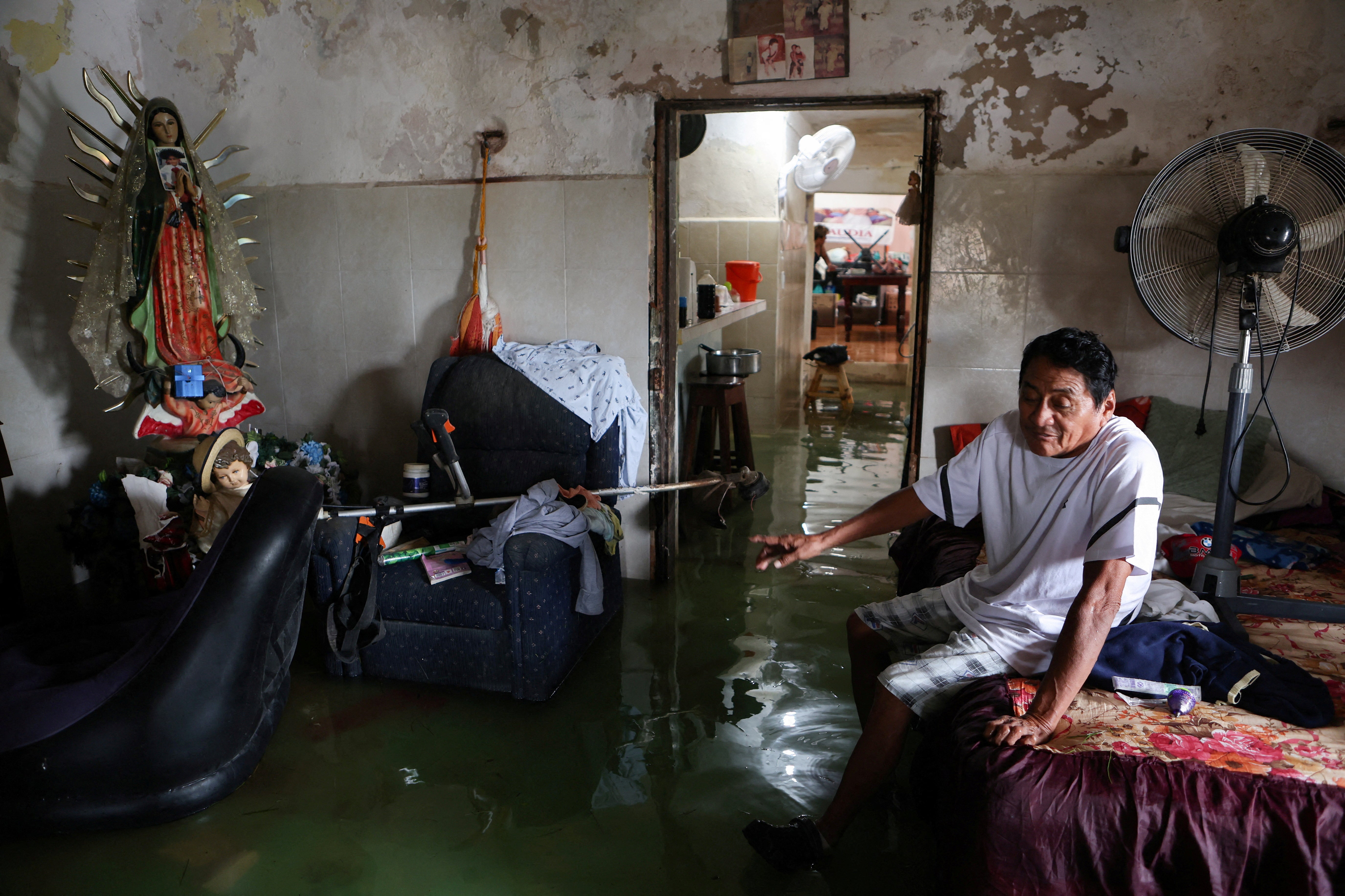 Hurricane Milton advances past Mexico’s Yucatan Peninsula on its way to Florida