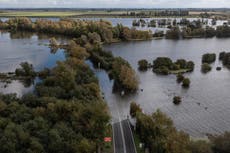 UK weather: Motorways flooded as ‘severe’ storms continue across England 