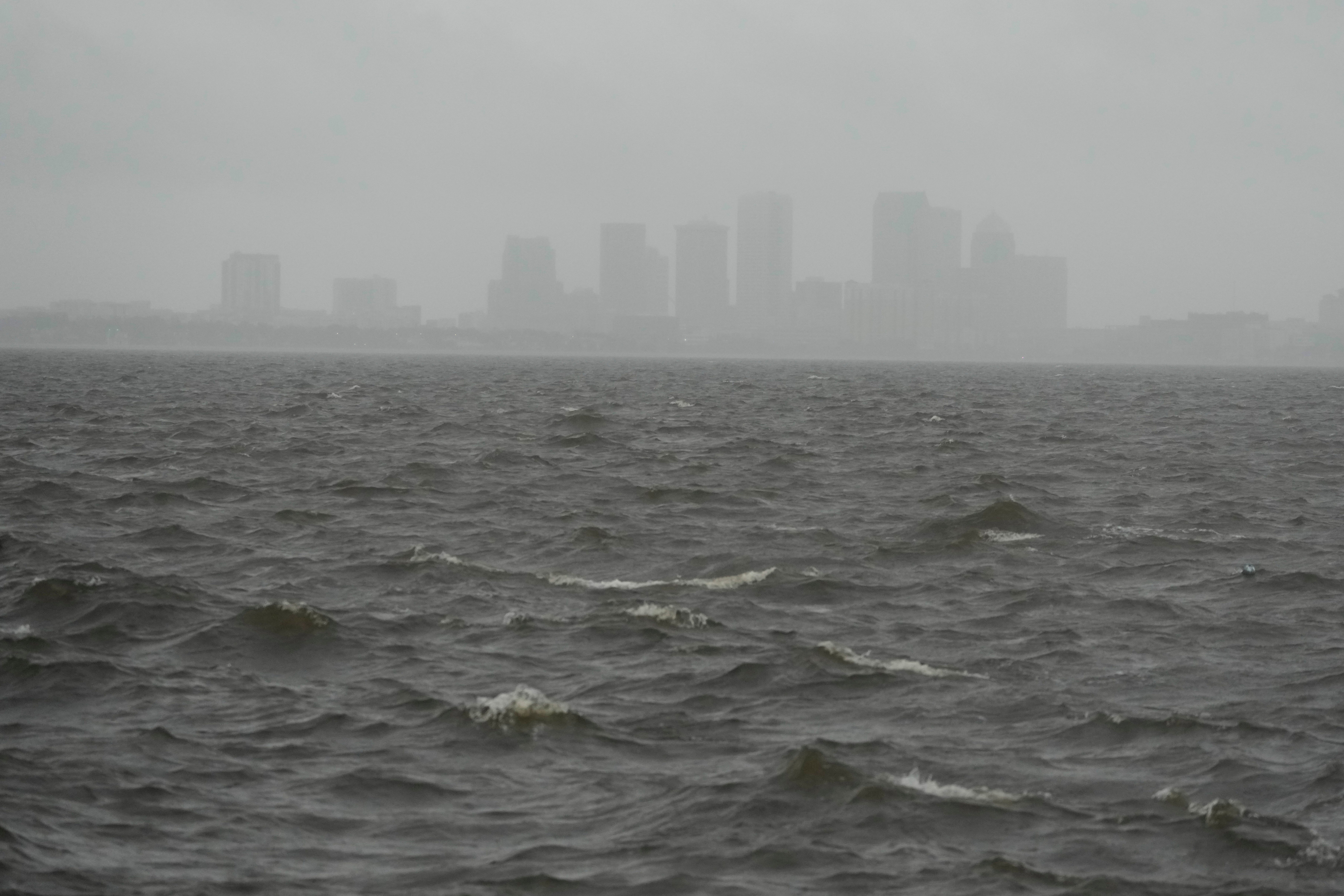 Pioggia che cade a Tampa, in Florida, mercoledì pomeriggio.