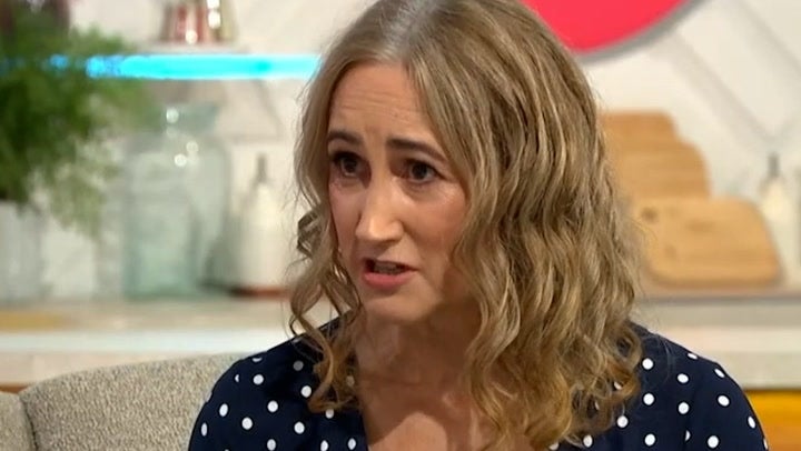 <p>Author Sophie Kinsella reveals brain tumour left her unable to hold pen.</p>