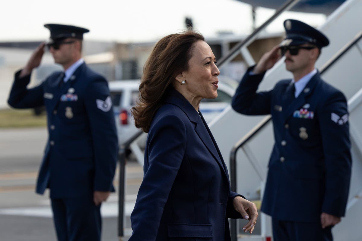 Harris leading by 4 points in new national poll as Trump refuses second
