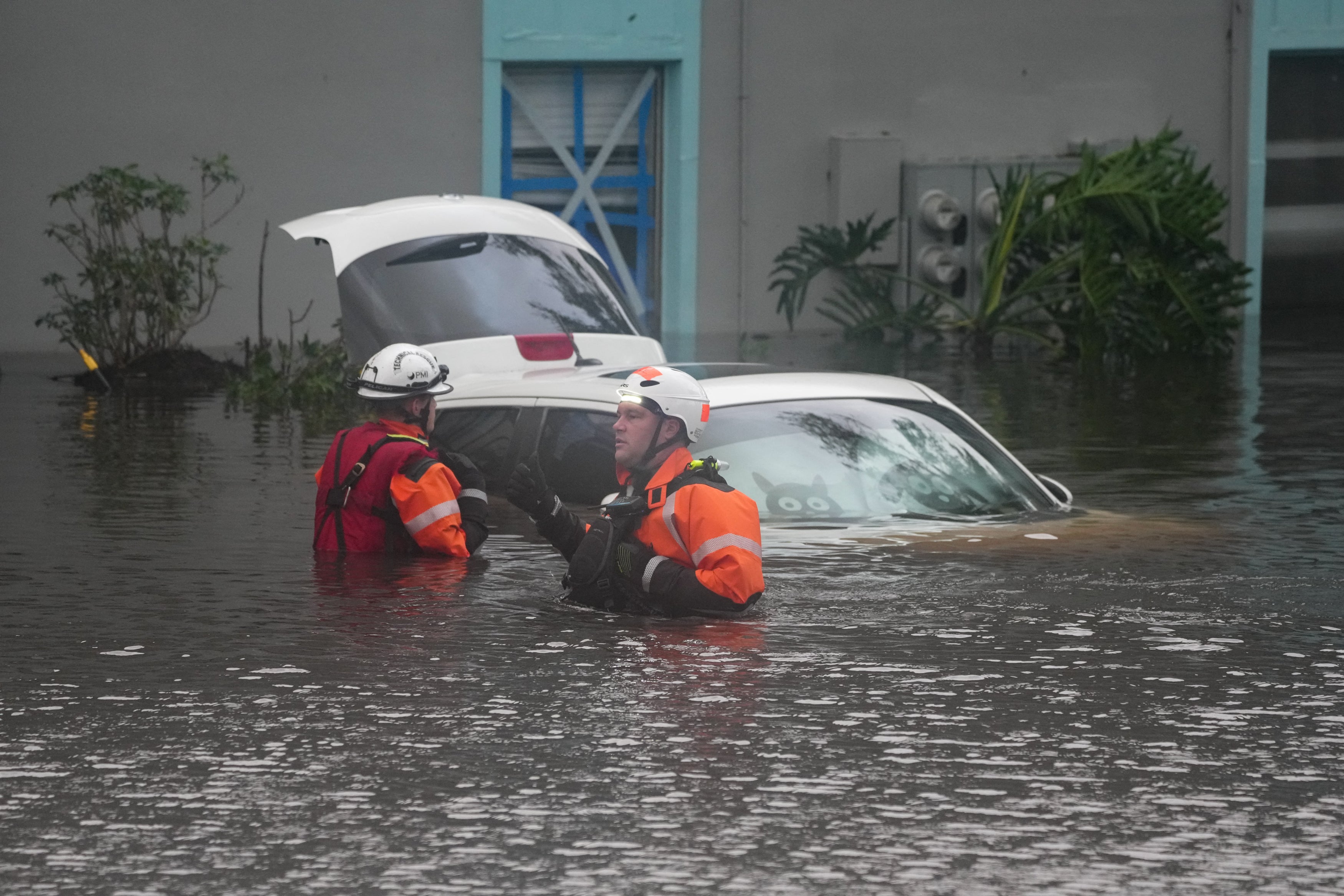 In another instance, first responders in Clearwater gathered outside a flooded apartment complex on October 10. At least 10 deaths were confirmed from the storm as of Thursday morning