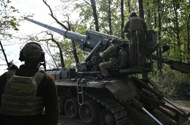 <p>Ukrainian servicemen of the 43 Artillery Brigade prepare a 2S7 Pion self-propelled cannon to fire towards Russian positions at a front line in the Donetsk region on September 27, 2024, amid the Russian invasion of Ukraine</p>