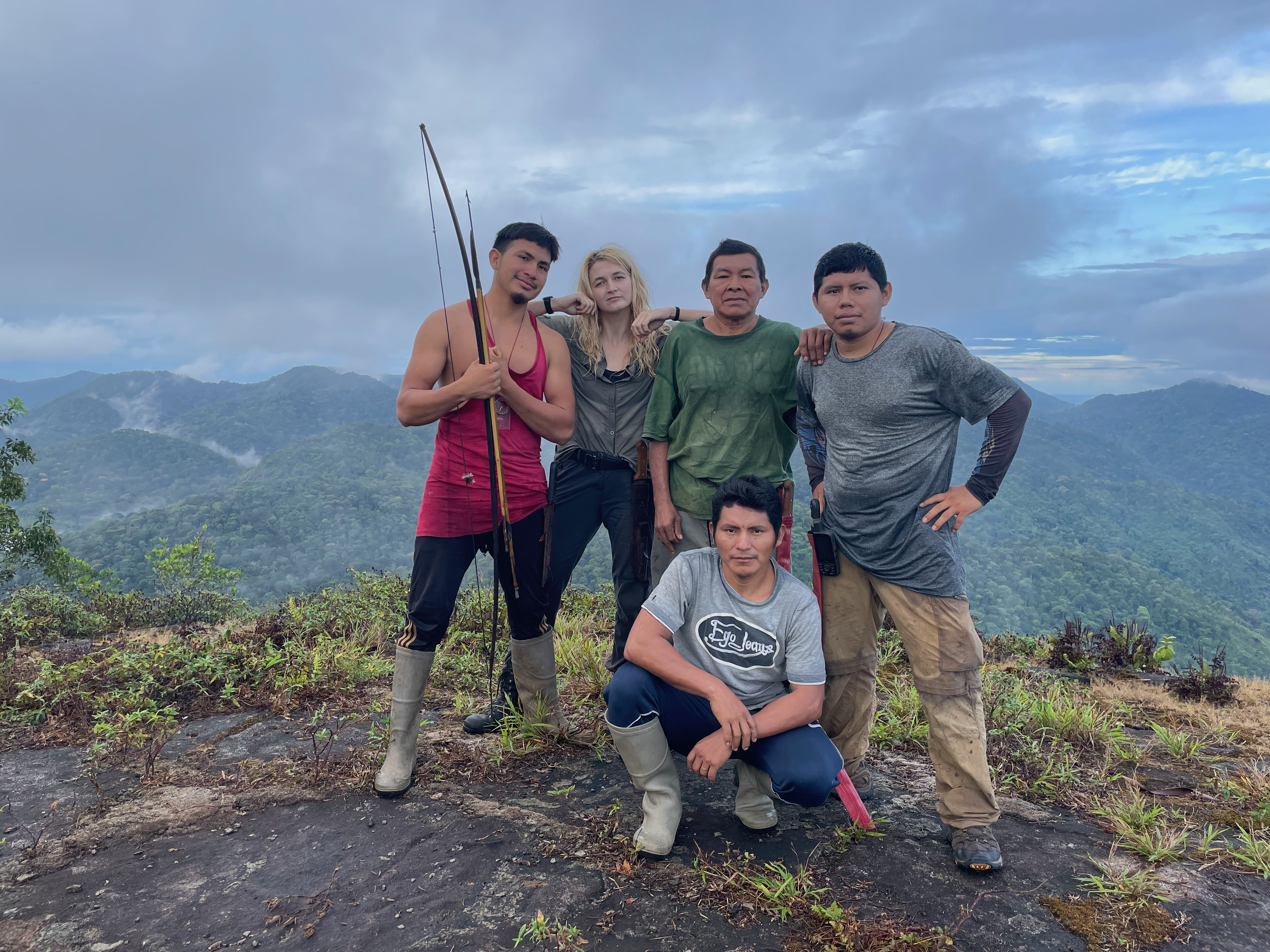 A equipe fez questão de chamar a atenção para esta parte remota do mundo e para a necessidade de proteger a floresta tropical