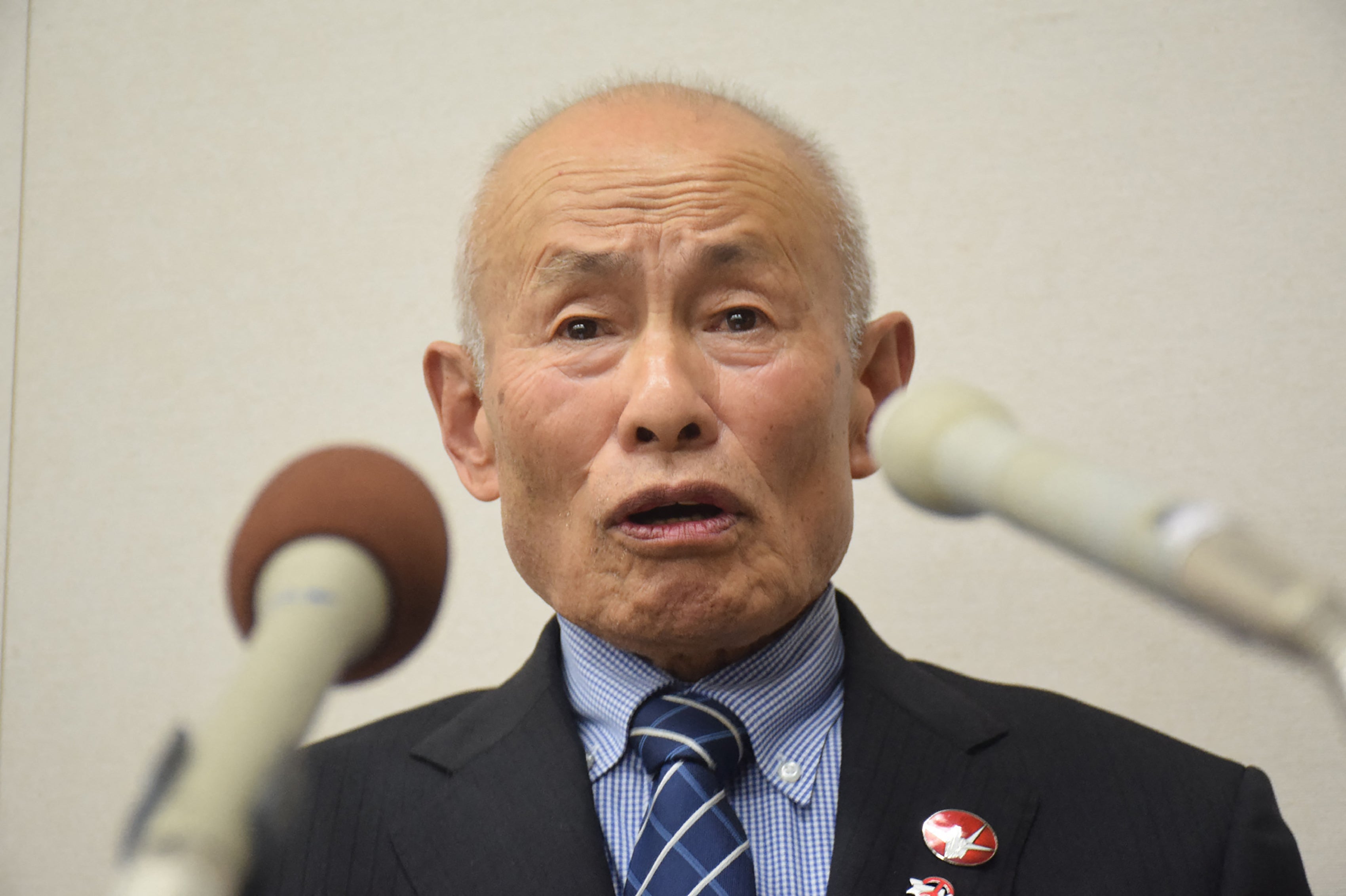 Toshiyuki Mimaki addresses the crowd at a press conference after being awarded the prize