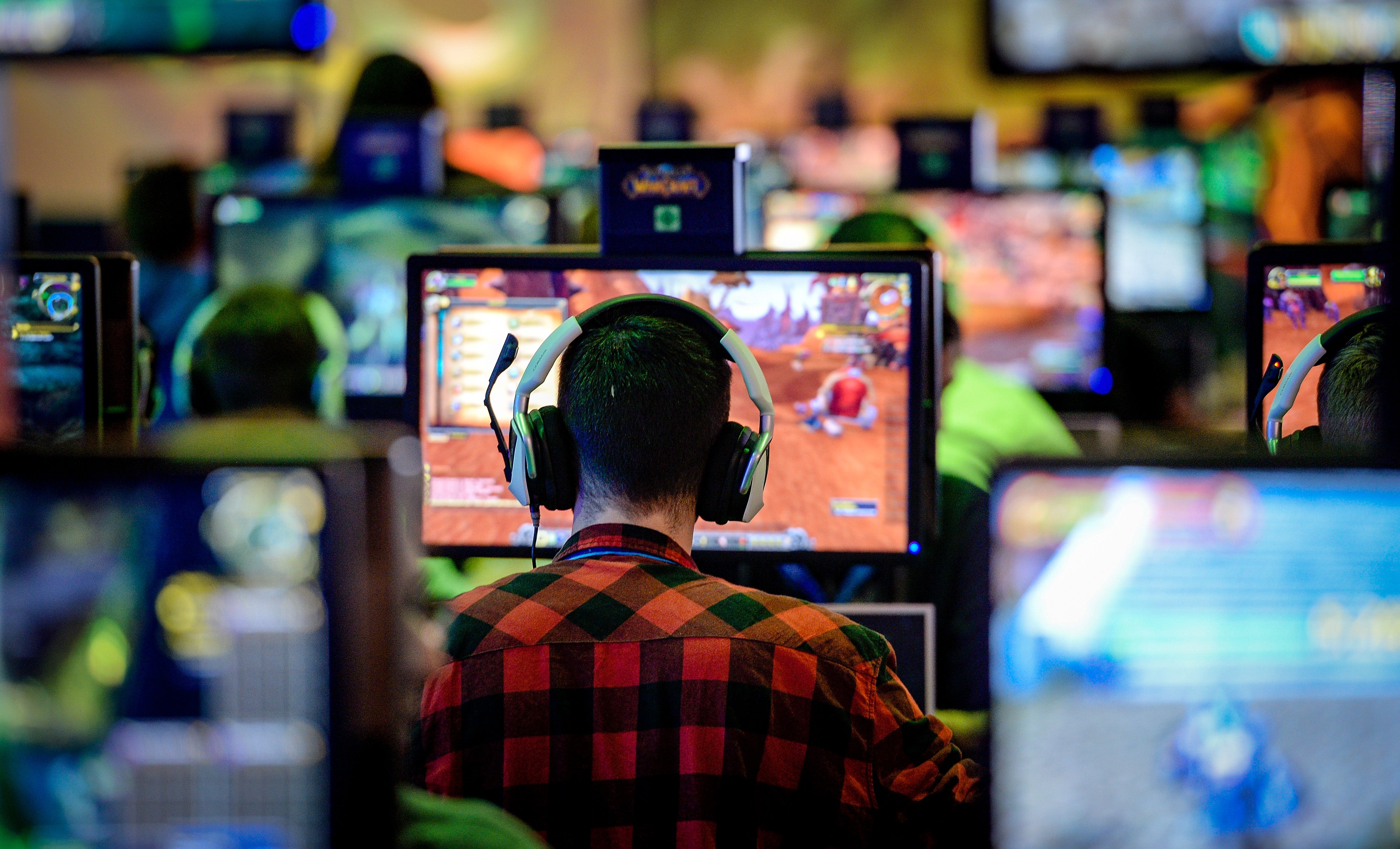 Visitors try out the massively multiplayer online role-playing game ‘World Of Warcraft’ at the Blizzard Entertainment stand at the Gamescom 2016 gaming trade fair in Cologne, Germany