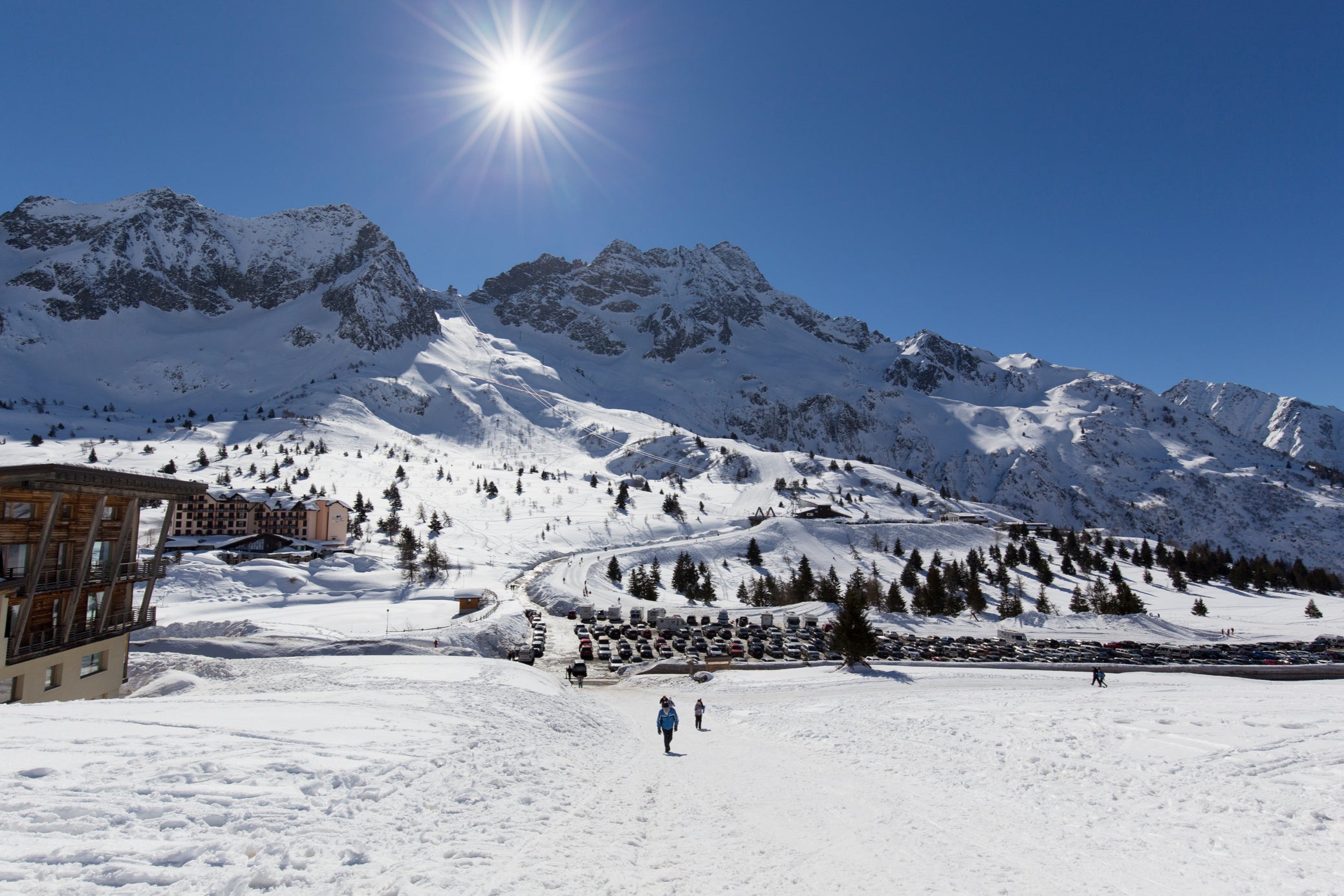 The highest peak of Passo Tonale is 3000m