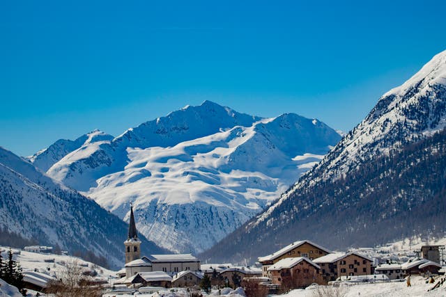 <p>Italy has some of the best ski resorts, with its towering peaks, fine-quality snow and charming mountain villages </p>