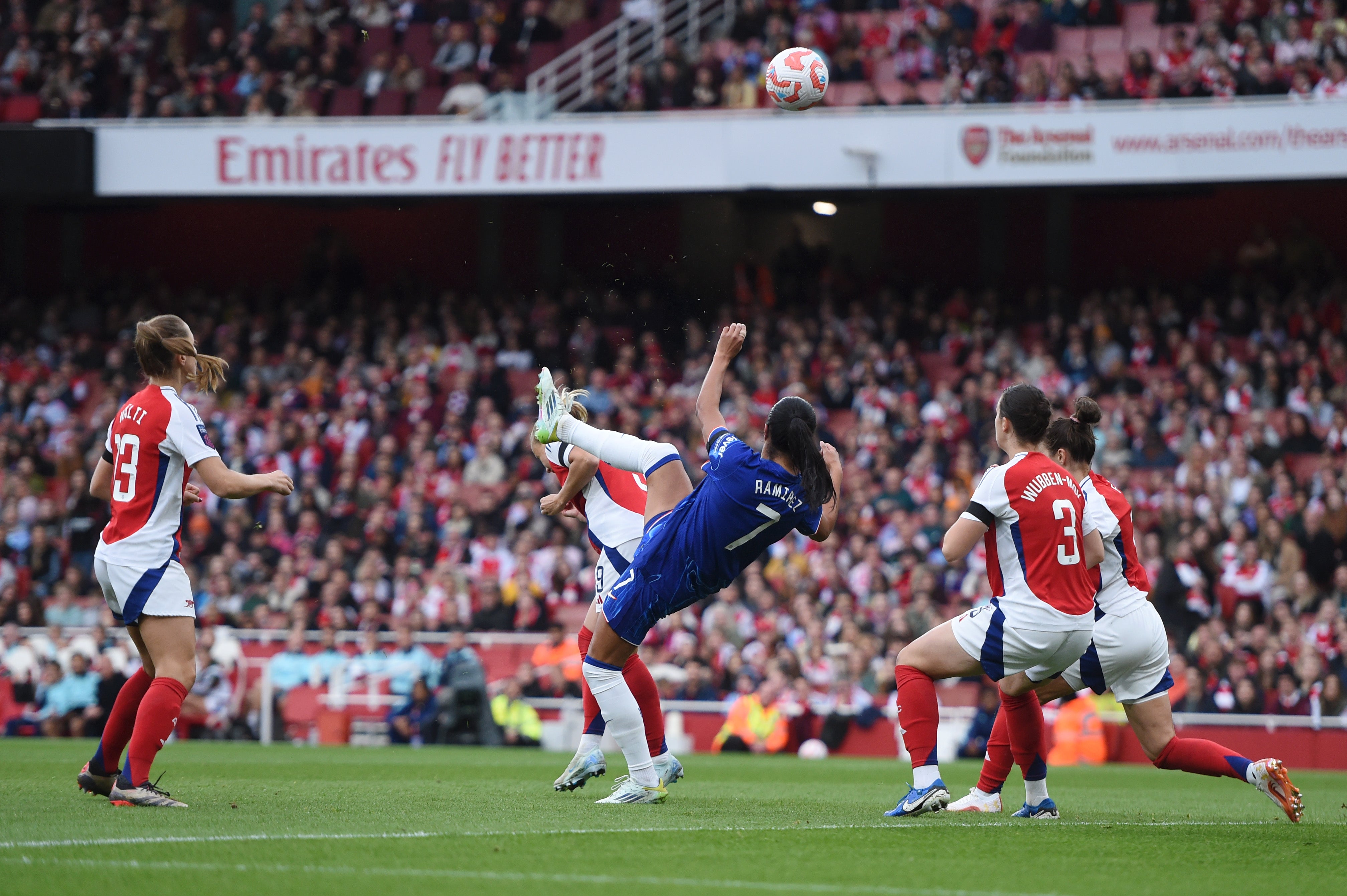 Mayra Ramirez of Chelsea scores her team's first goal