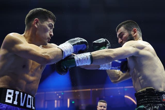 <p>Artur Beterbiev (right) won a majority decision against Dmitry Bivol</p>