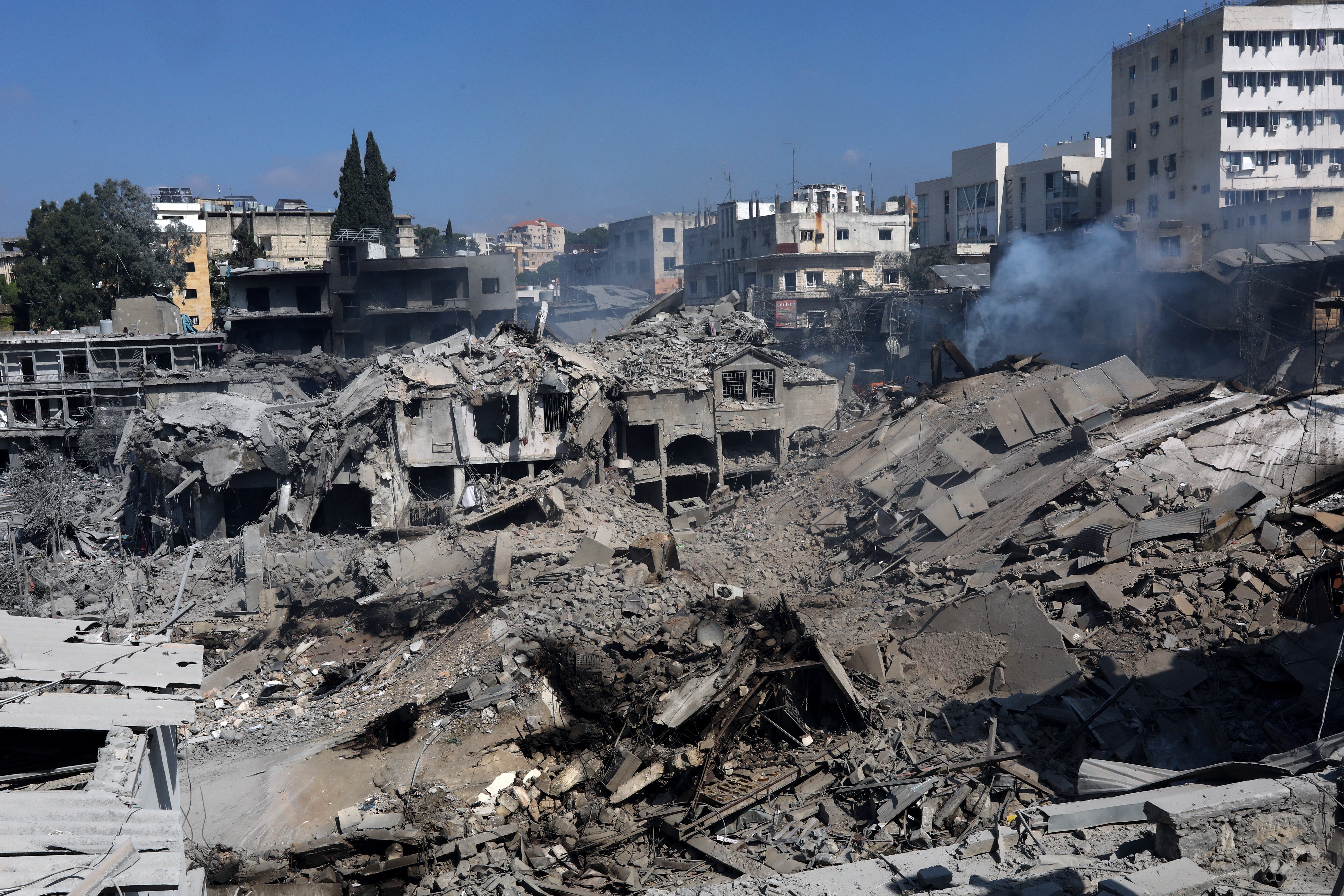 Effecten van een Israëlische luchtaanval op een commerciële markt in Nabatieh, Zuid-Libanon