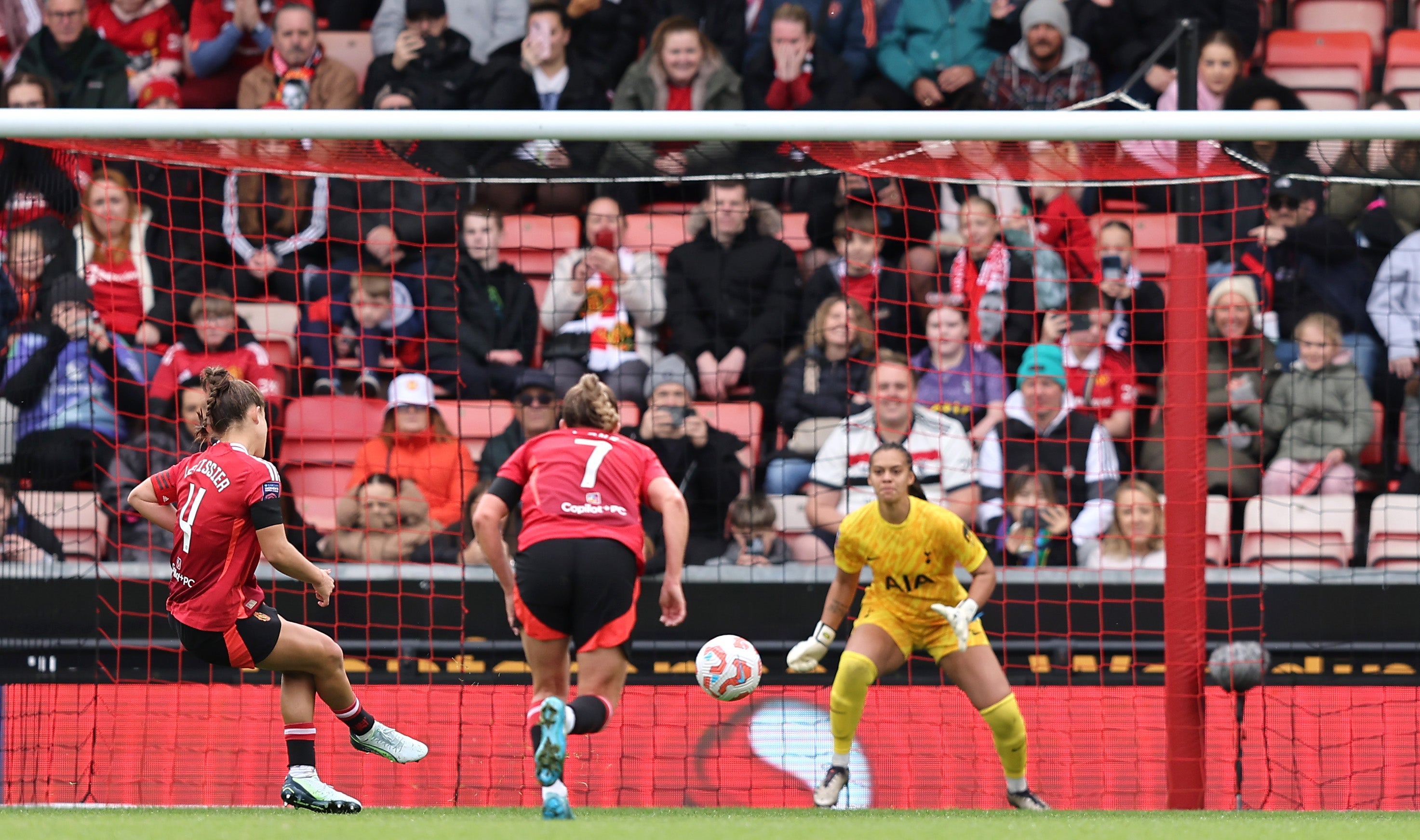 Maya Le Tissier scored Manchester United’s third from the penalty spot