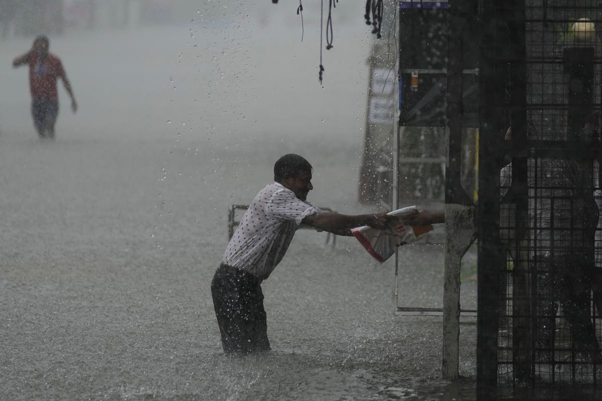 Sri Lanka closes schools as floods hammer the capital