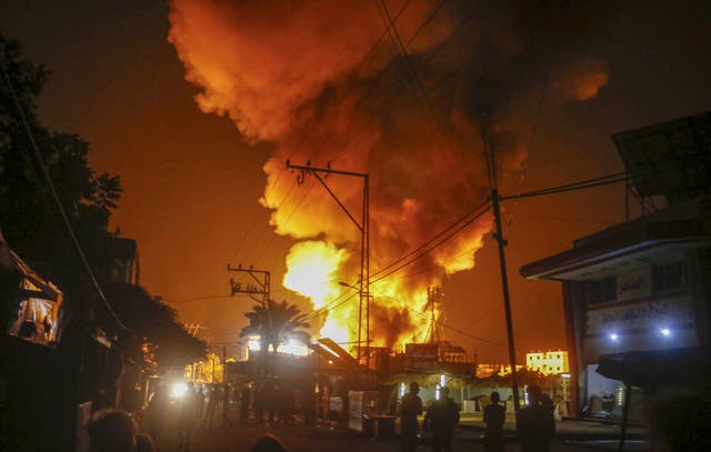 <p>Fire breaks out on the tents of displaced Palestinians after Israeli attacks in the garden of Al-Aqsa Martyrs Hospital in Gaza City  </p>