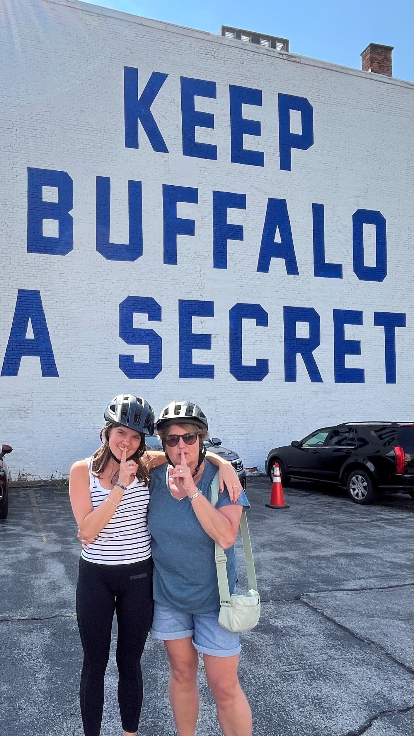 Hannah e Grace em um passeio de bicicleta por Buffalo