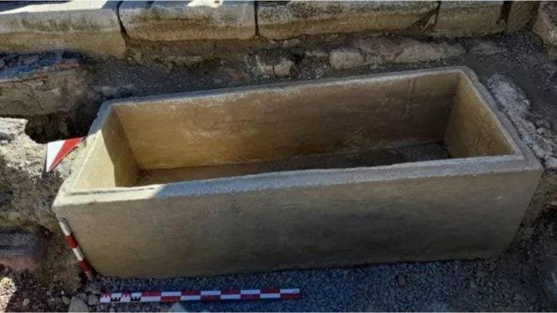 Roman gladiator tomb found filled with bones of 12 people