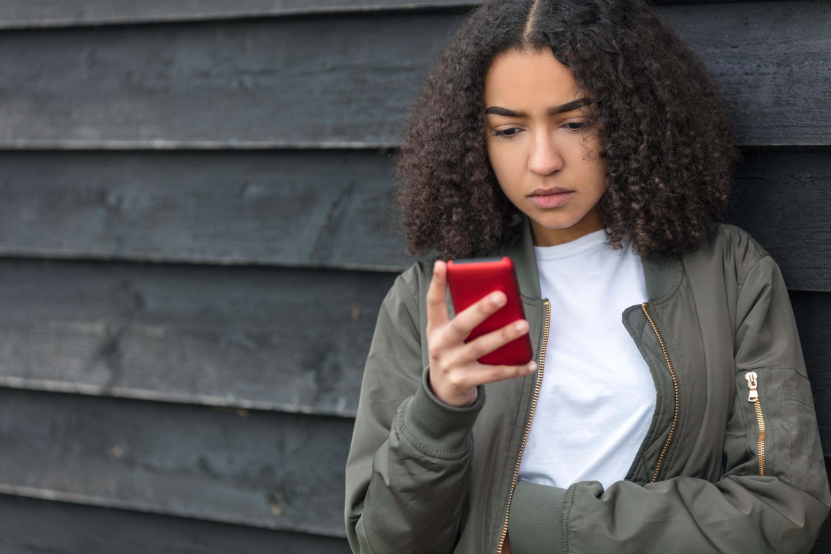 Teenage doomscrollers need to have their phones taken away