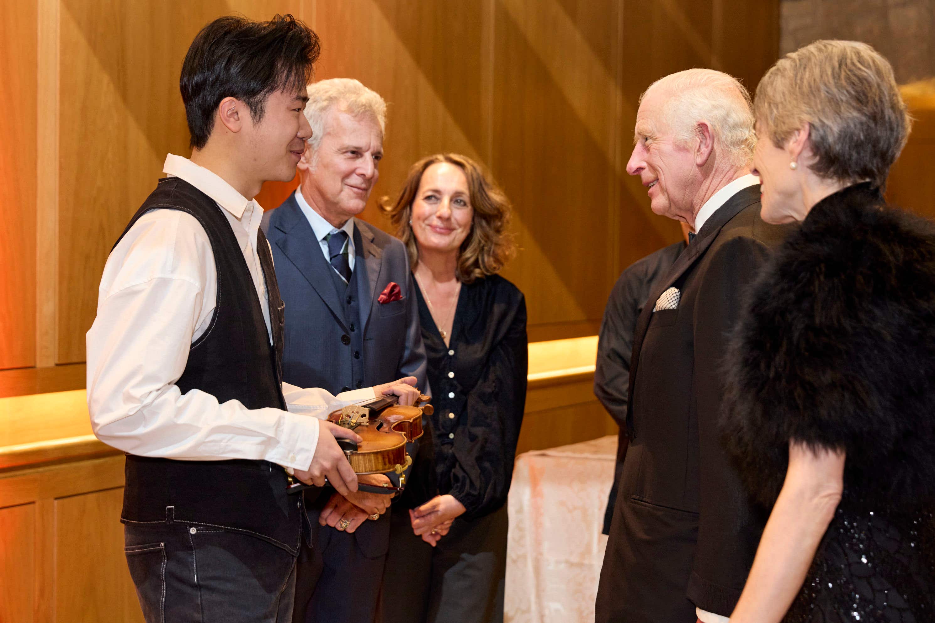 The King meets violinist Simon Zhu at a London Symphony Orchestra gala concert (Kevin Leyton/PA Wire)