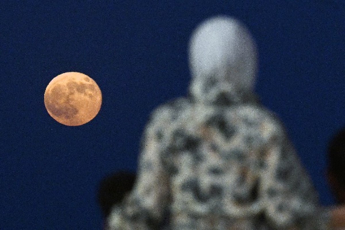 Watch: 2024’s biggest supermoon illuminates Hong Kong and New Dehli ...