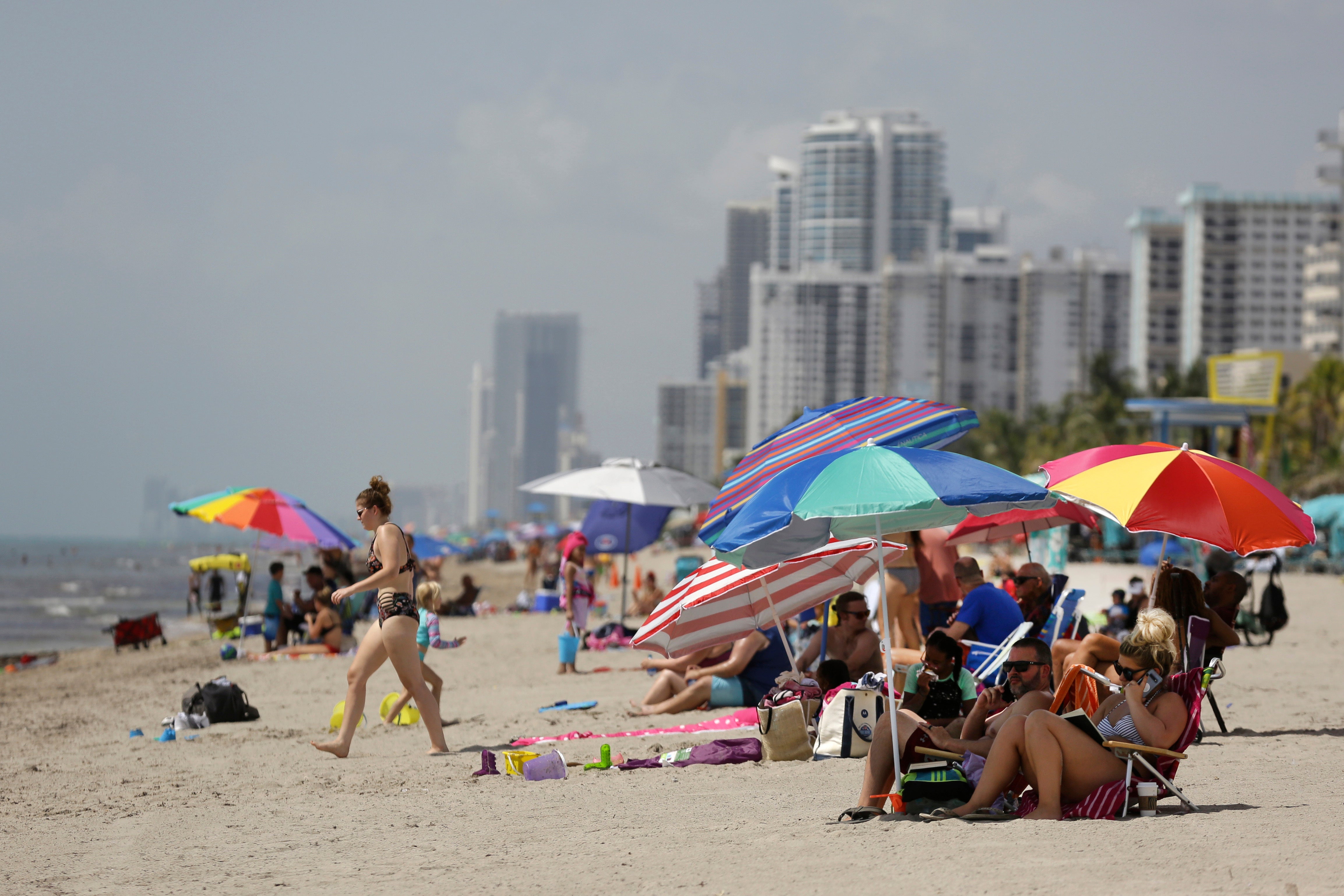 Florida and Texas were the two U.S. states with the largest number of new residents last year, and their biggest source was other countries