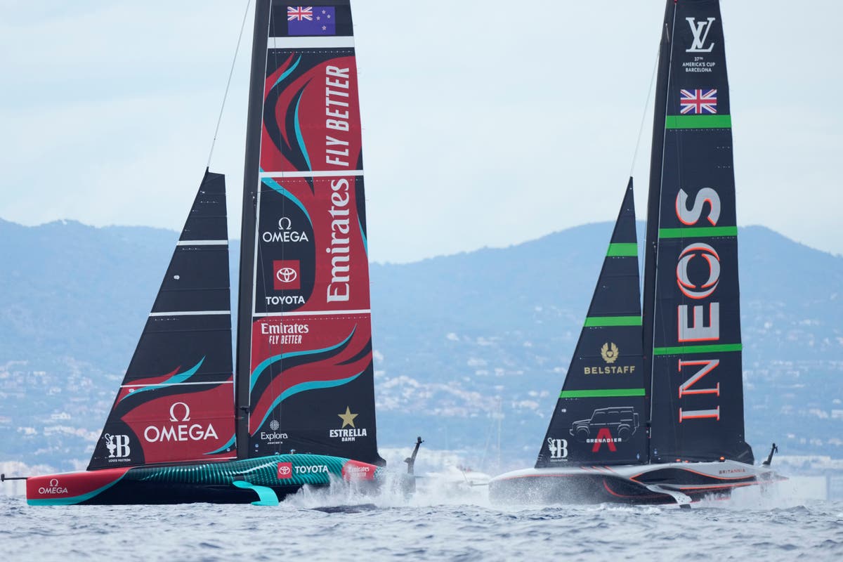 New Zealand land major blow to Britain&rsquo;s hopes of historic America&rsquo;s Cup comeback