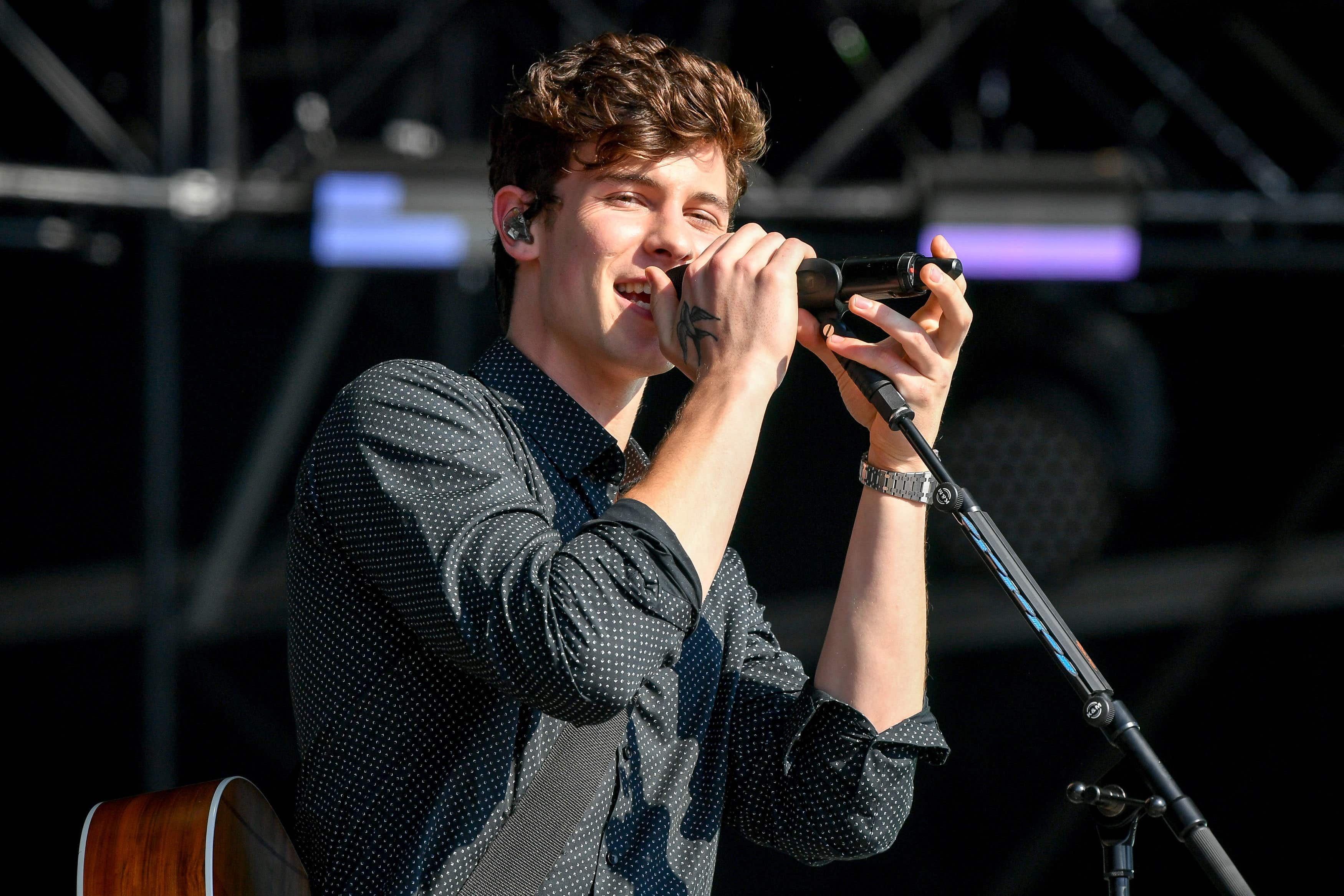 Shawn Mendes pausou seu show para homenagear Liam Payne (Ben Birchall/PA)