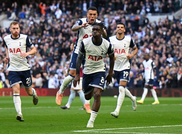 <p>Spurs run riot as  Yves Bissouma scores their second goal </p>