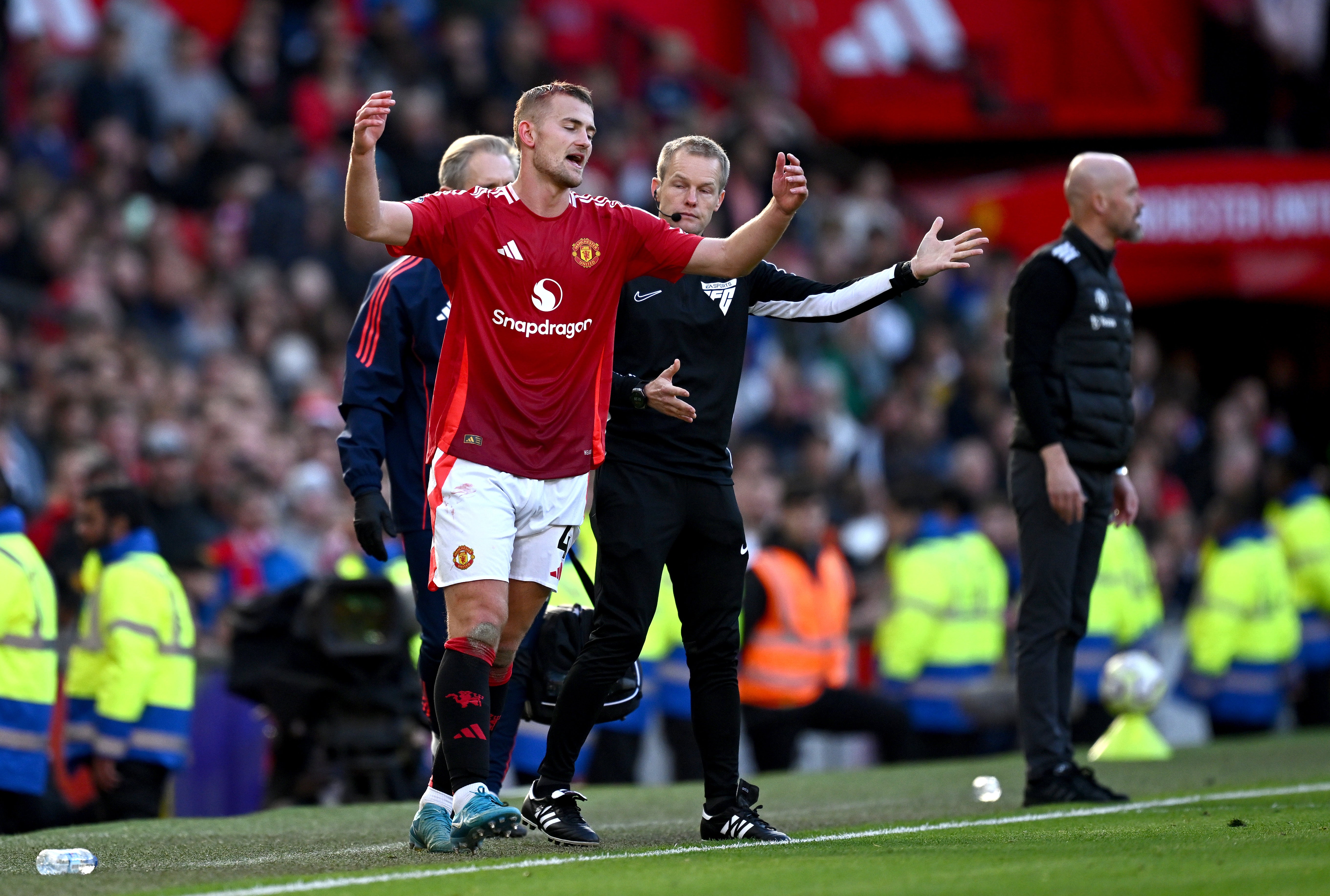 United were furious Matthijs de Ligt was off the pitch for Brentford’s corner after suffering a head wound