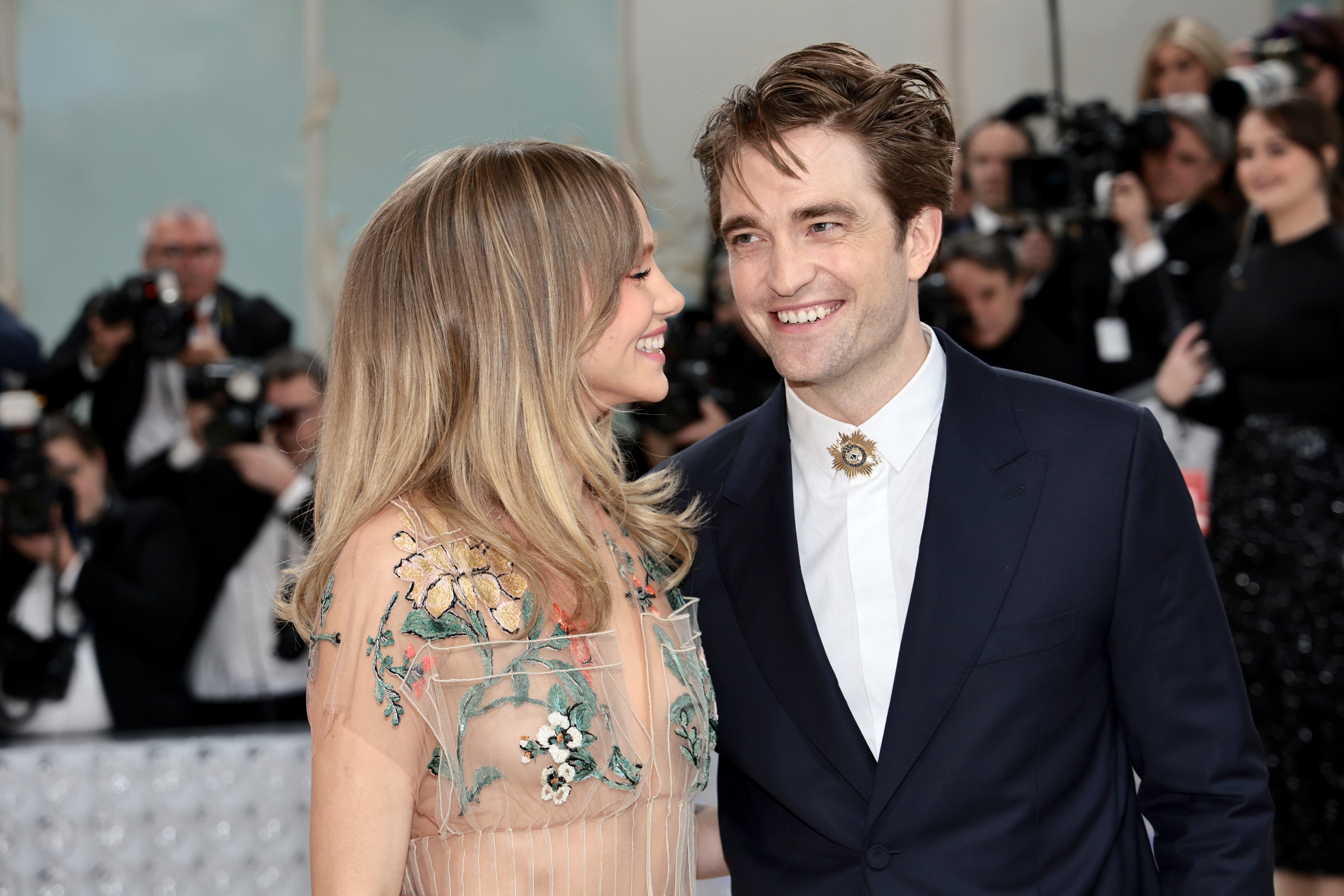 Suki Waterhouse and Robert Pattinson in 2023