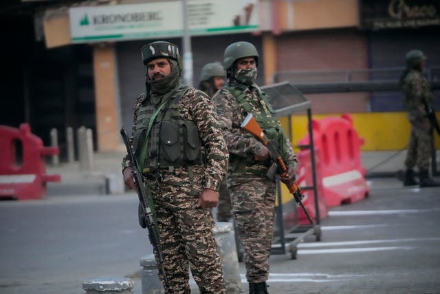 <p>File. Indian soldiers stand guard in Srinagar, Kashmir, on 20 October 2024</p>