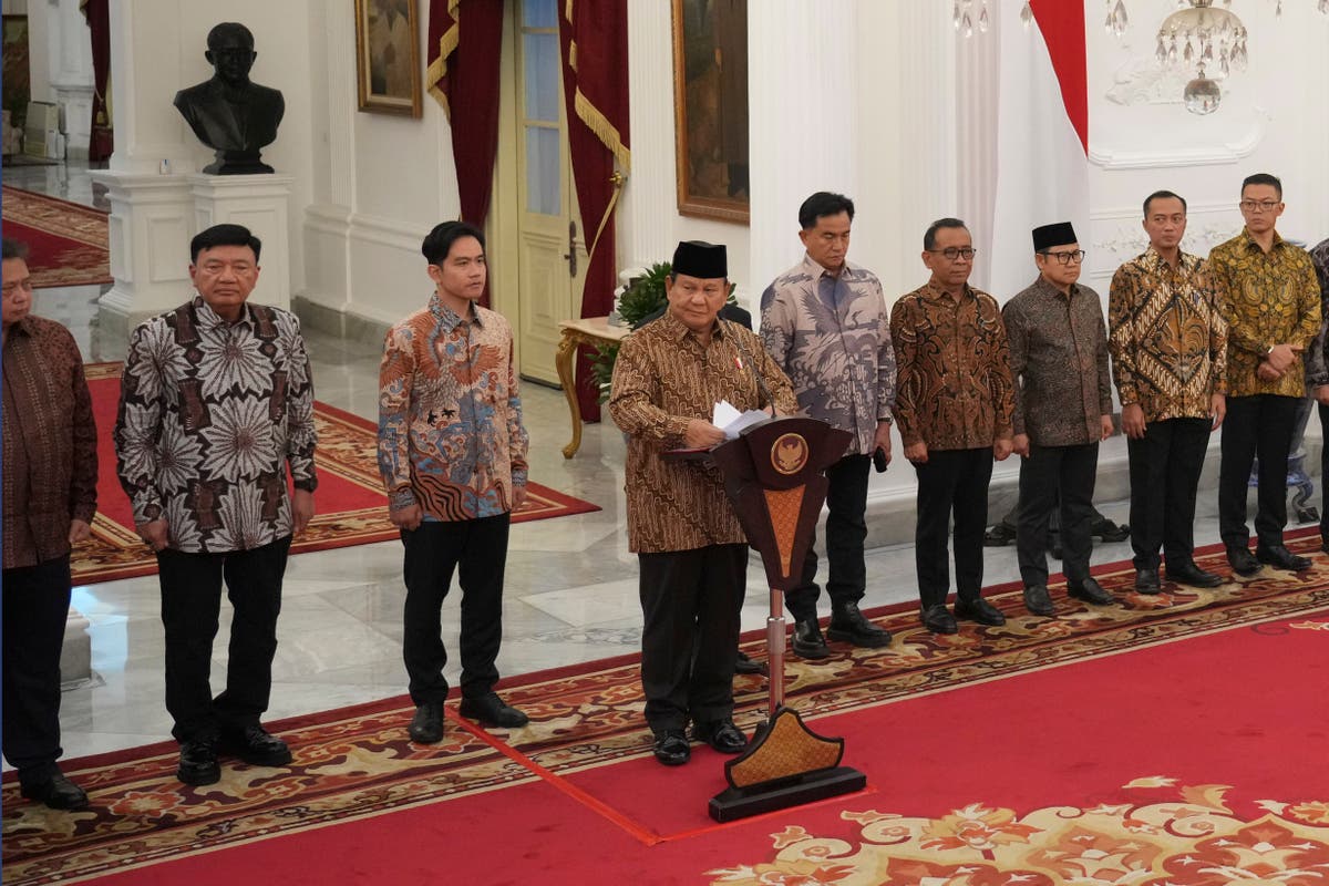 New President Subianto swears in Indonesia's largest Cabinet since 1966, with 109 members