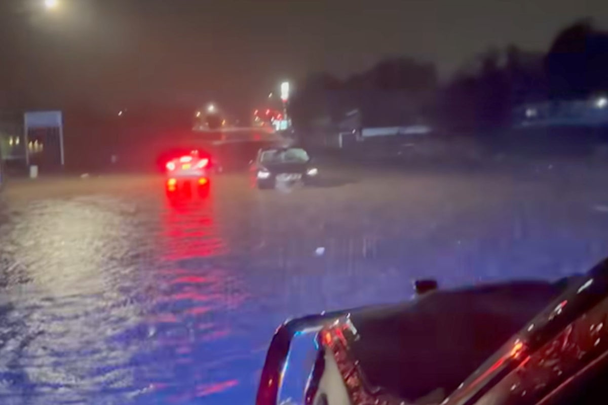 Flash flooding in New Mexico leaves at least two dead…