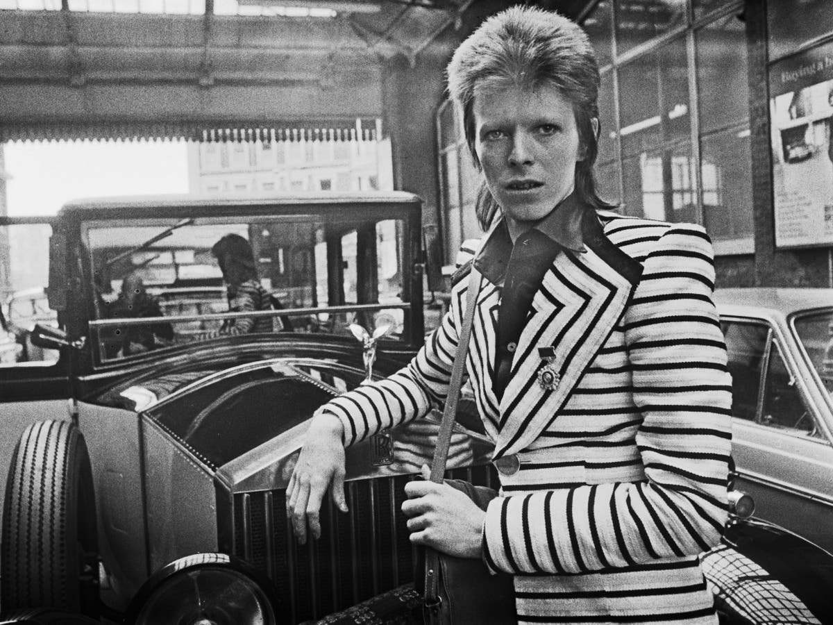 V&A Museum to Open David Bowie Centre