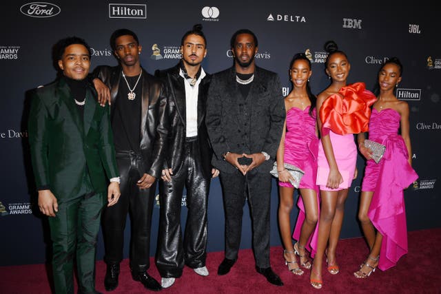 <p>Diddy y sus hijos</p>