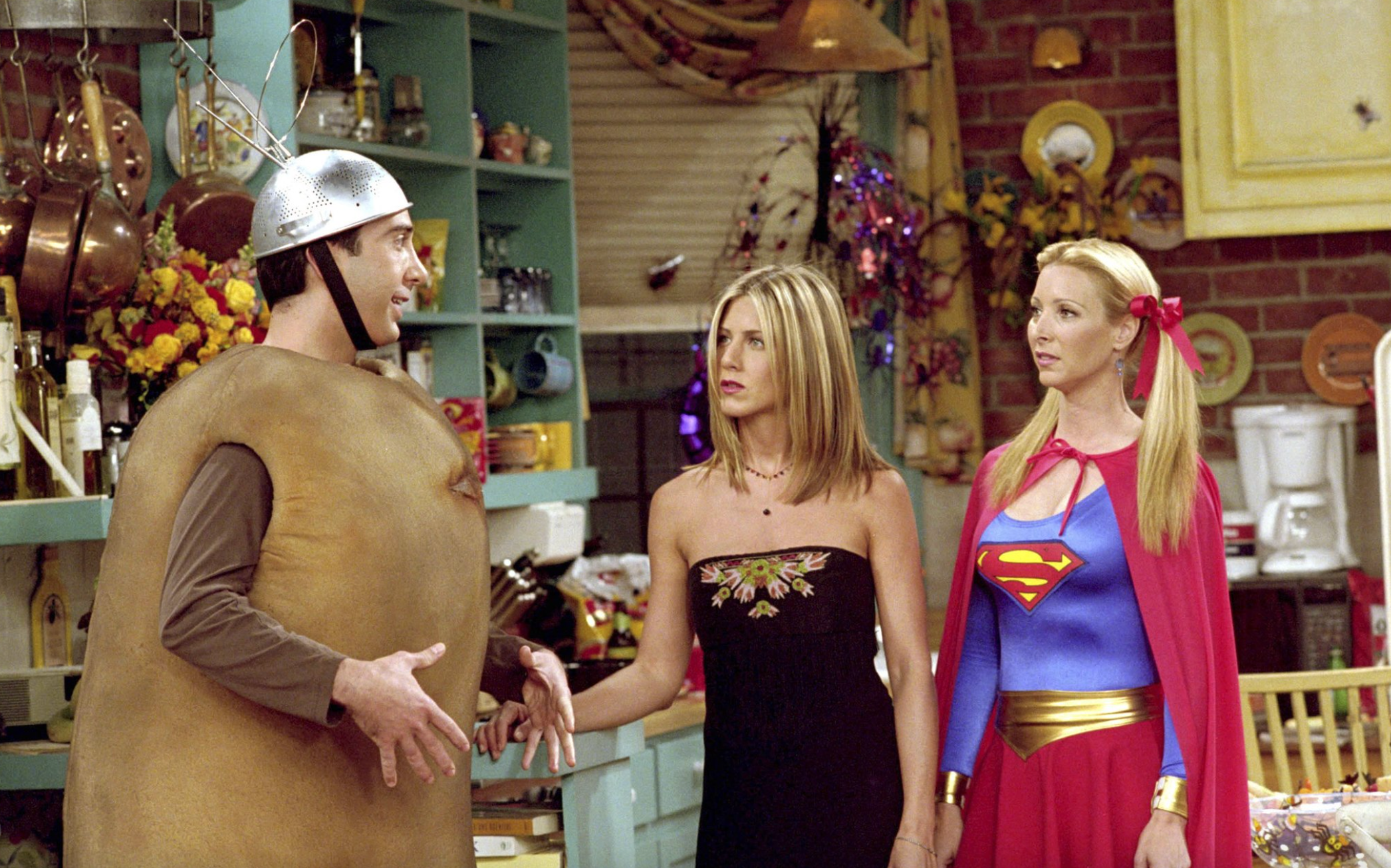 David Schwimmer, Jennifer Aniston e Lisa Kudrow celebram o Halloween em ‘Friends’