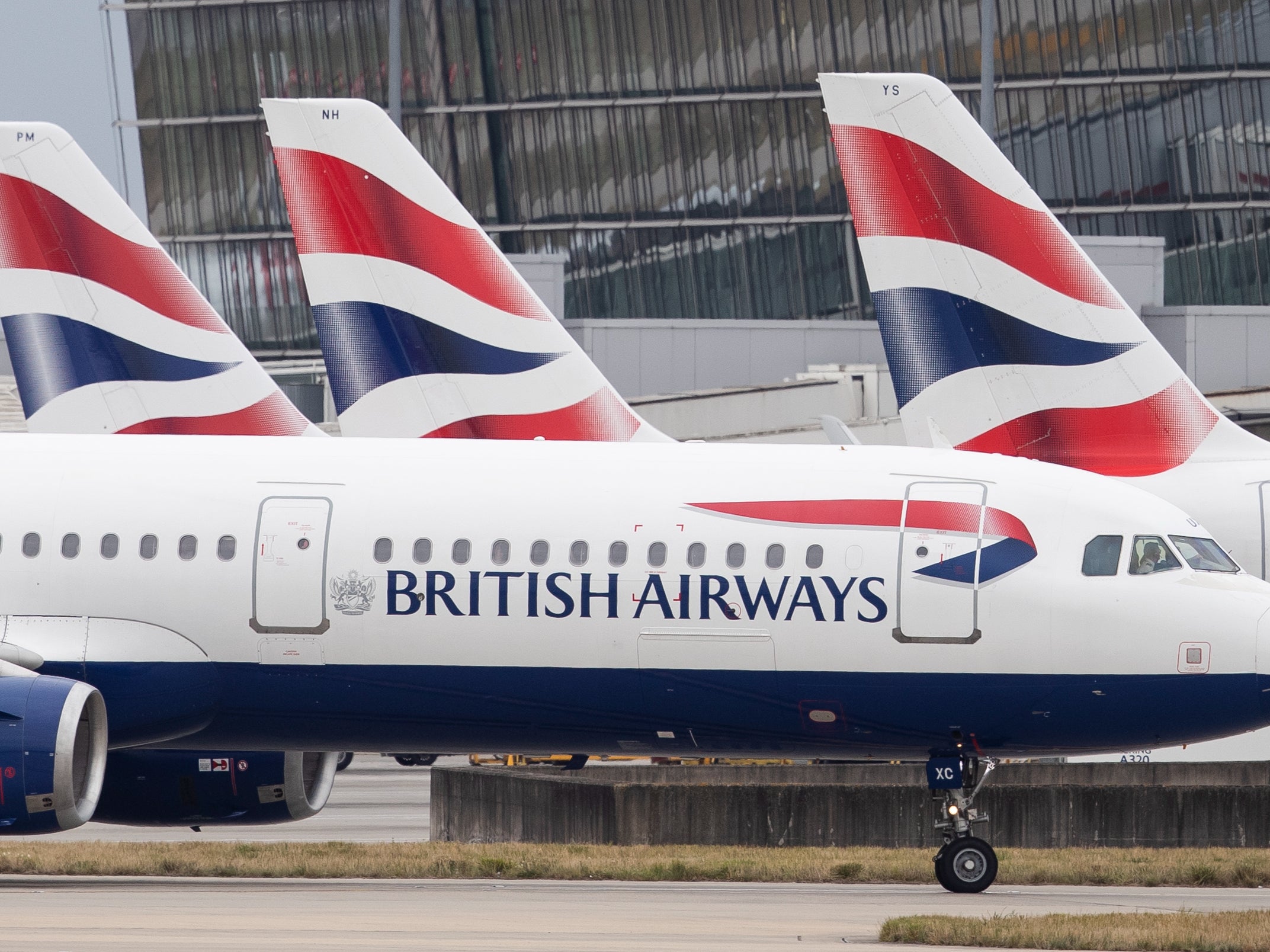 Aviões da British Airways em uma pista