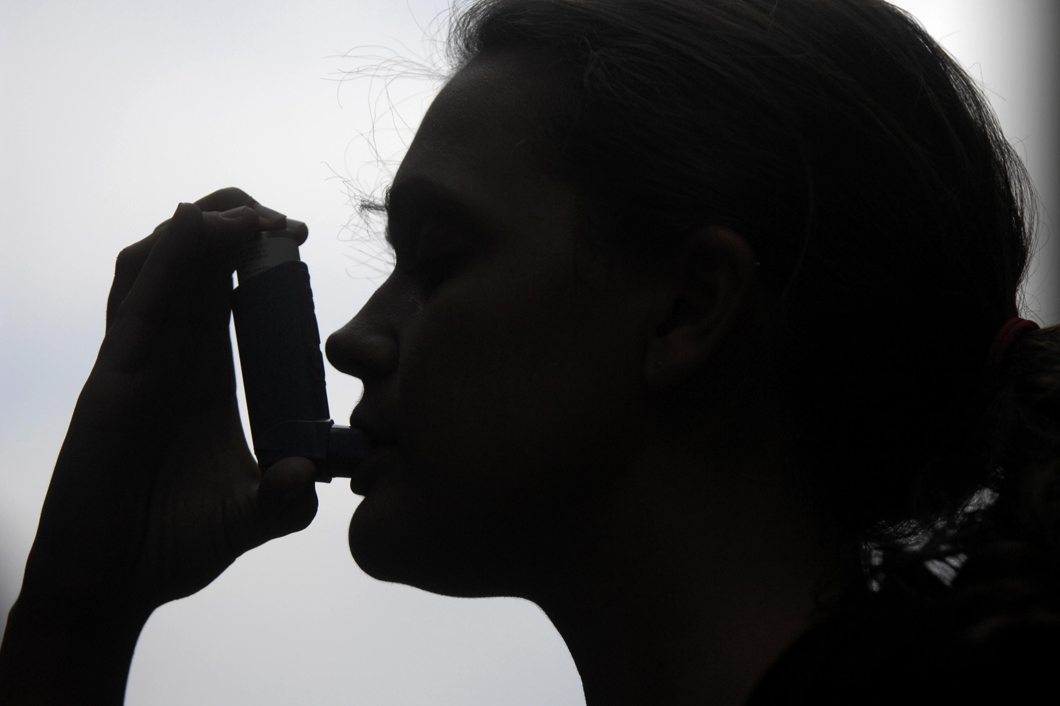 A charity has warned about a seasonal rise in emergency hospital admissions for asthma (PA)