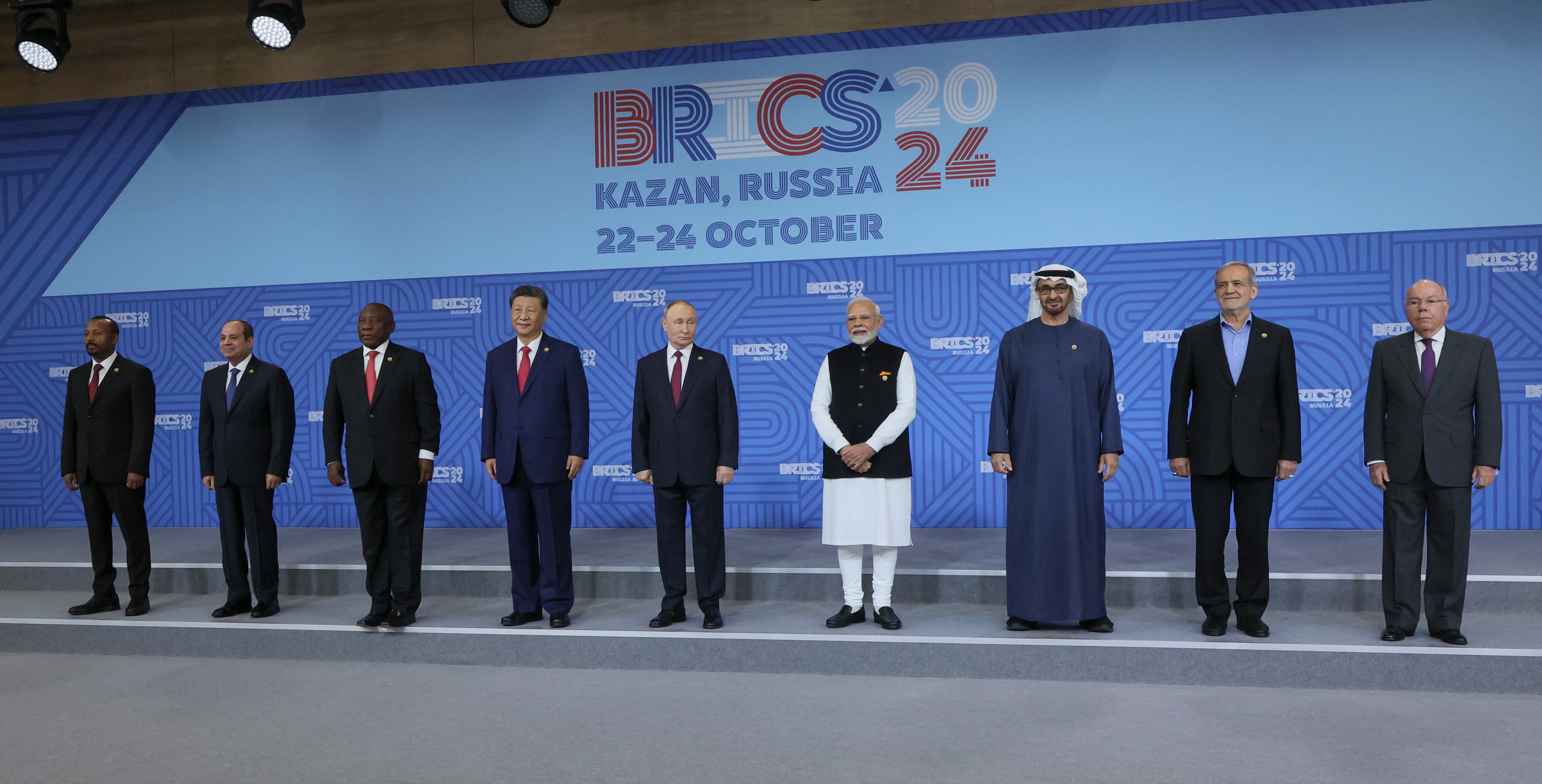 Brics leaders airs  for a photograph  up  of their acme  plenary league   successful  Kazan, Russia, connected  23 October 2024